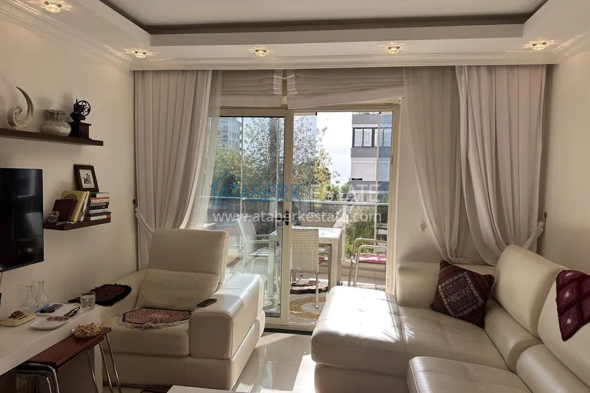 Purchase  Apartment 1+1 in the center of Mahmutlar — furniture, glazed balcony, 200 meters from the sea  4 