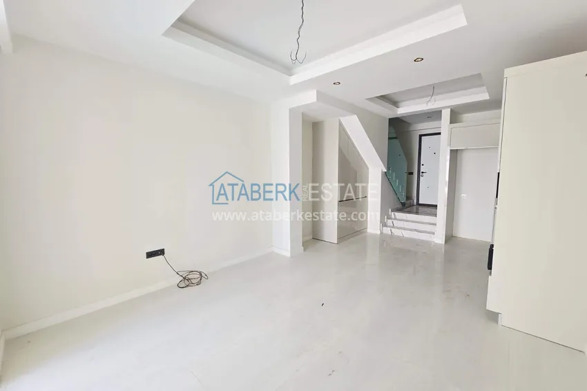 Purchase  Townhouse in Alanya — from the owner with access to the pool, to a premium complex, Turkler district 7 