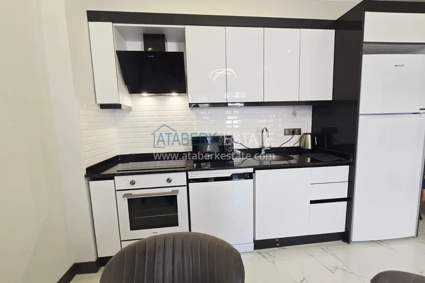 Purchase  1+1 apartment in the center of Alanya — furnished by the owner, Cleopatra beach area 4 