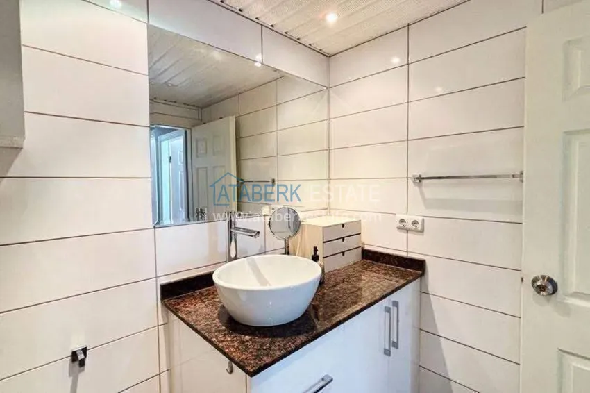 Purchase  2+1 apartment in the center of Alanya — furniture, mountain view, glazed balcony, Cleopatra beach area  15 