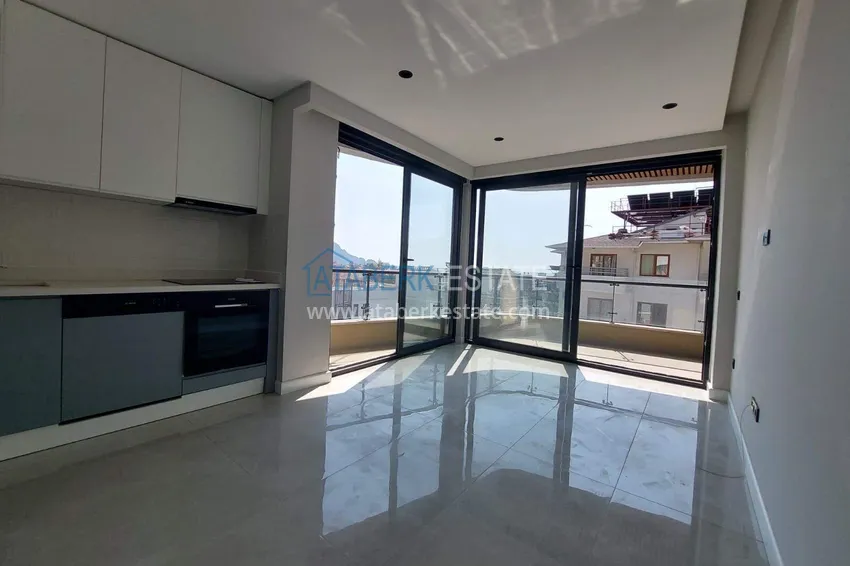 Purchase  1+1 apartment in the center of Alanya - overlooking the sea and the fortress, Cleopatra beach area 2 