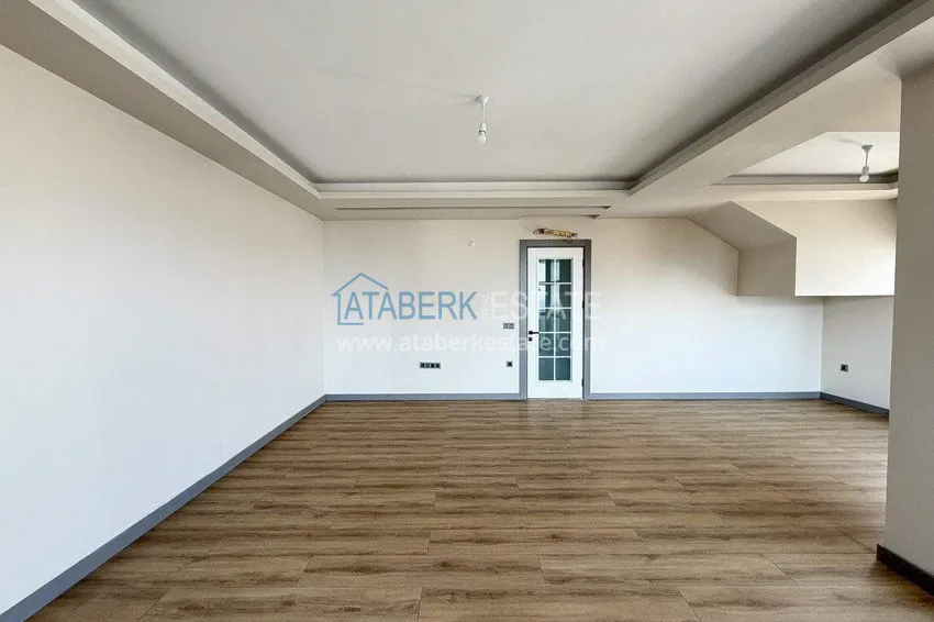 Purchase 4+1 panoramic penthouse duplex in the center of Alanya — the first coastal one, suitable for citizenship 11 