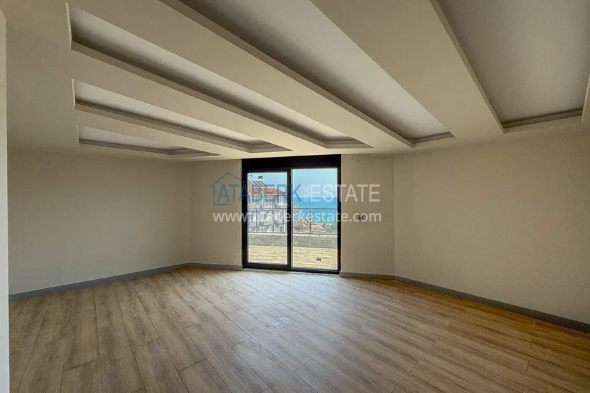 Purchase 4+1 panoramic penthouse duplex in the center of Alanya — the first coastal one, suitable for citizenship 14 