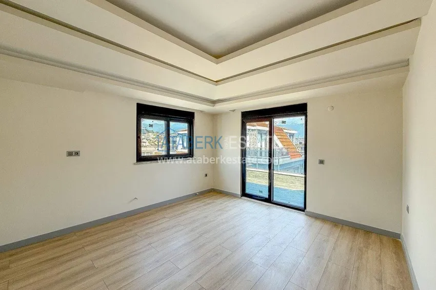 Purchase 4+1 panoramic penthouse duplex in the center of Alanya — the first coastal one, suitable for citizenship 16 