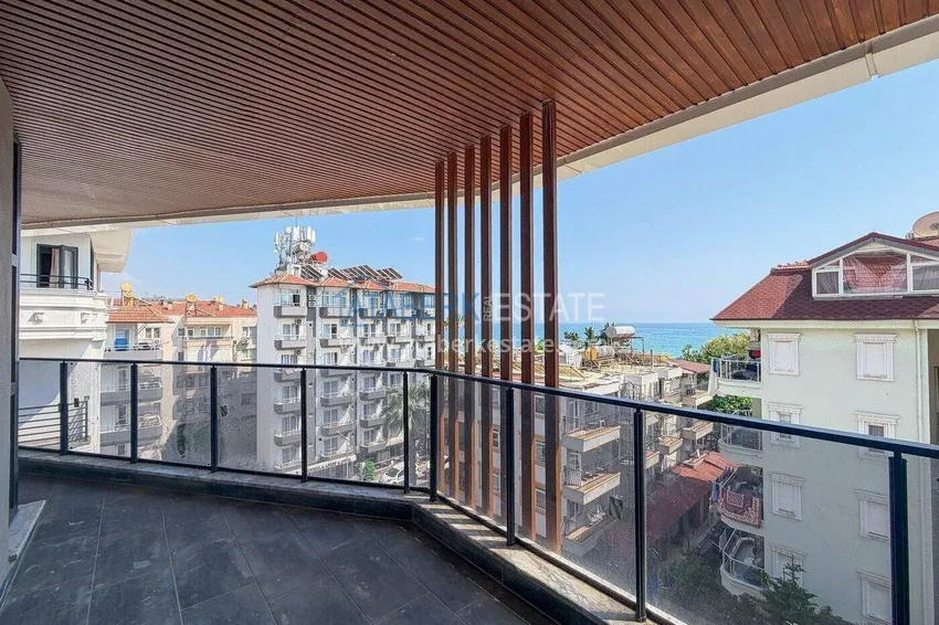 Purchase 4+1 panoramic penthouse duplex in the center of Alanya — the first coastal one, suitable for citizenship 30 