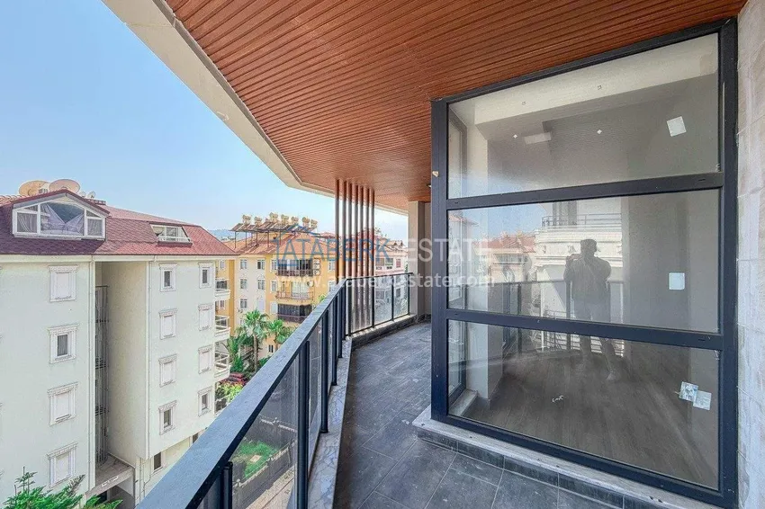 Purchase 4+1 panoramic penthouse duplex in the center of Alanya — the first coastal one, suitable for citizenship 31 