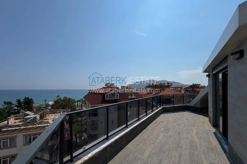 Purchase 4+1 panoramic penthouse duplex in the center of Alanya — the first coastal one, suitable for citizenship 34 