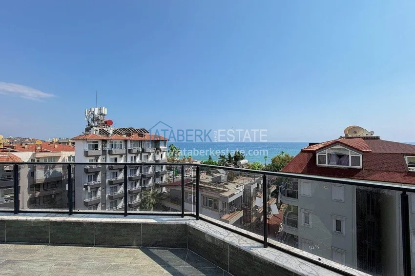 Purchase 4+1 panoramic penthouse duplex in the center of Alanya — the first coastal one, suitable for citizenship 35 