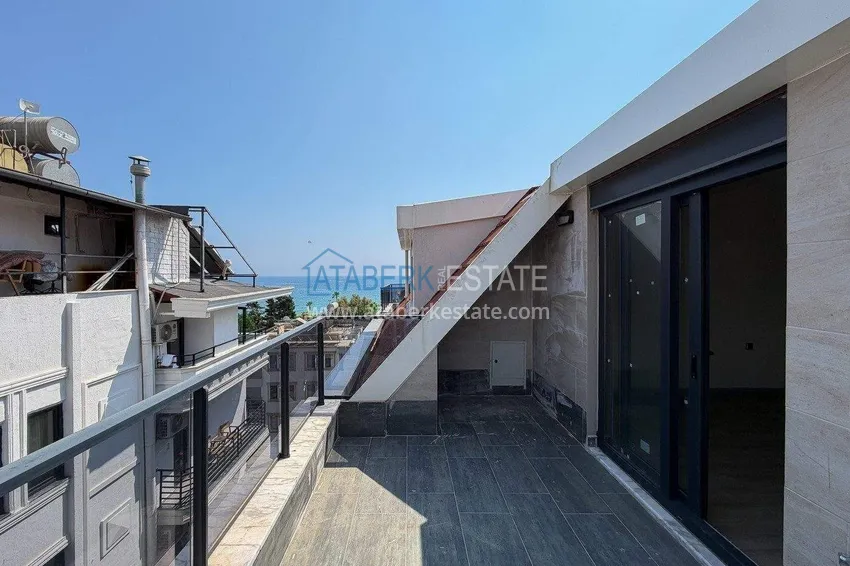 Purchase 4+1 panoramic penthouse duplex in the center of Alanya — the first coastal one, suitable for citizenship 37 
