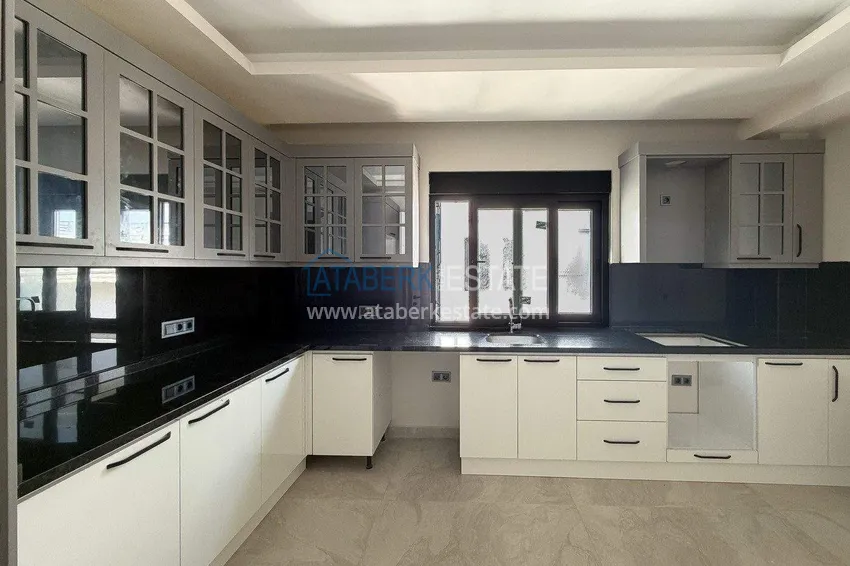 Purchase 4+1 panoramic penthouse duplex in the center of Alanya — the first coastal one, suitable for citizenship 5 