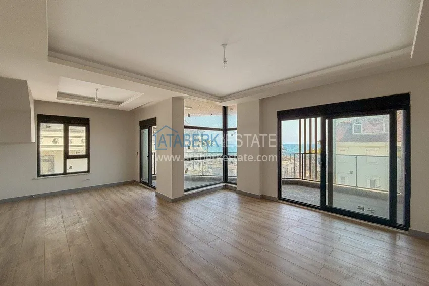 Purchase 4+1 panoramic penthouse duplex in the center of Alanya — the first coastal one, suitable for citizenship 7 