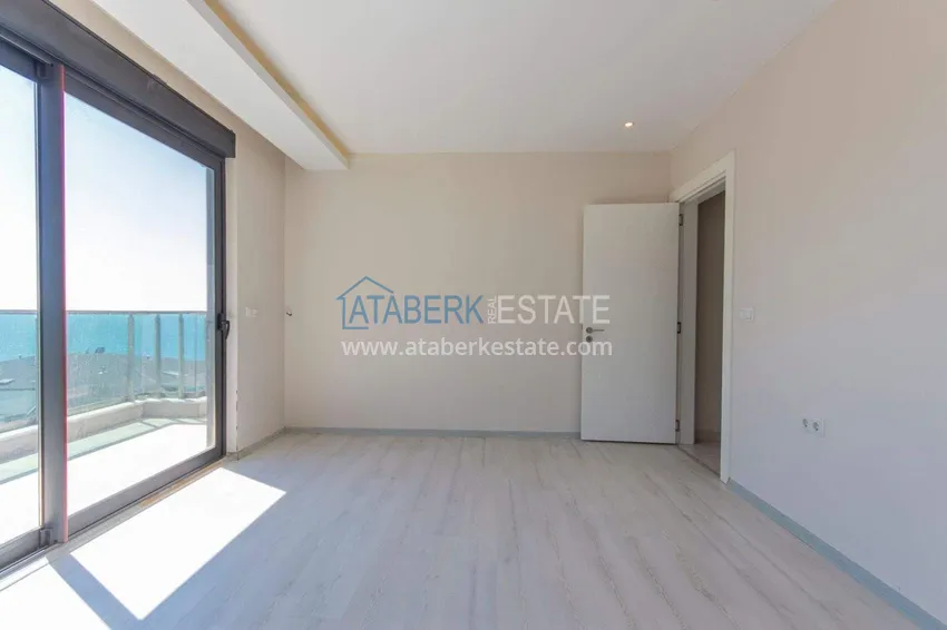 Purchase 4+1 penthouse duplex in Alanya for citizenship and residence permit - the first coastal one, Kargicak district 14 