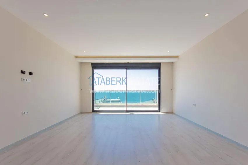 Purchase 4+1 penthouse duplex in Alanya for citizenship and residence permit - the first coastal one, Kargicak district 18 