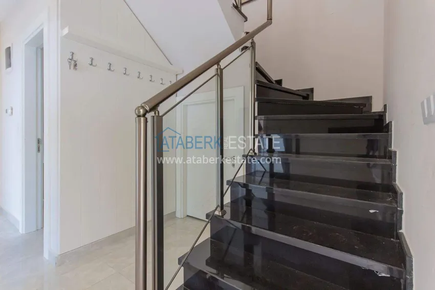 Purchase 4+1 penthouse duplex in Alanya for citizenship and residence permit - the first coastal one, Kargicak district 3 
