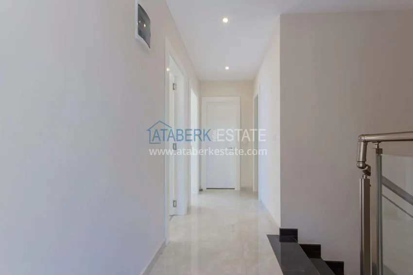 Purchase 4+1 penthouse duplex in Alanya for citizenship and residence permit - the first coastal one, Kargicak district 30 