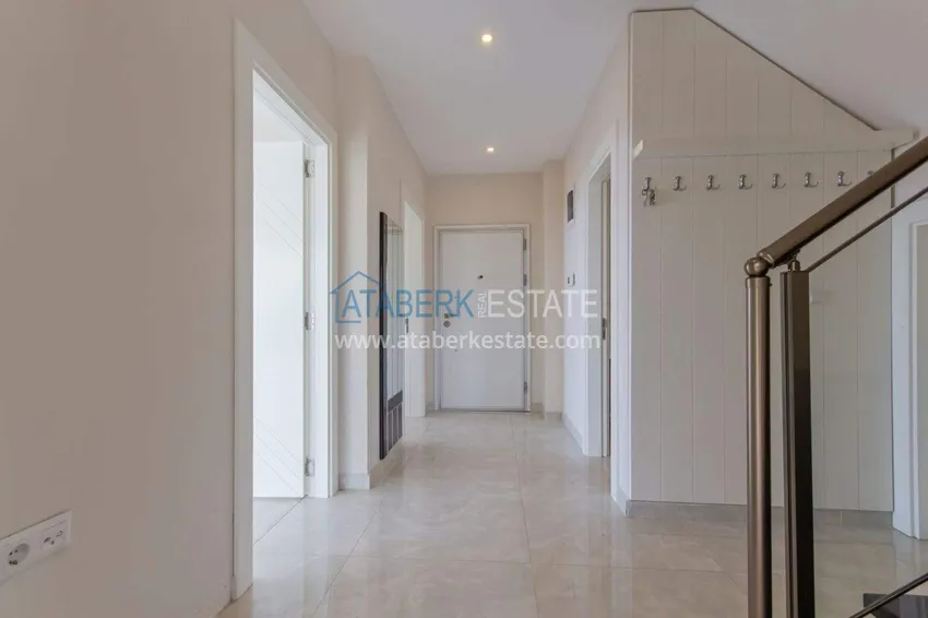 Purchase 4+1 penthouse duplex in Alanya for citizenship and residence permit - the first coastal one, Kargicak district 4 