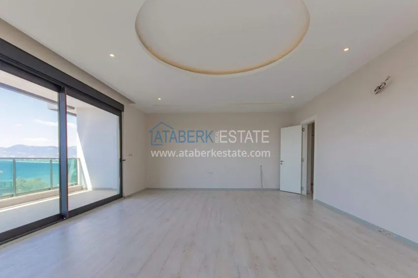 Purchase 4+1 penthouse duplex in Alanya for citizenship and residence permit - the first coastal one, Kargicak district 7 