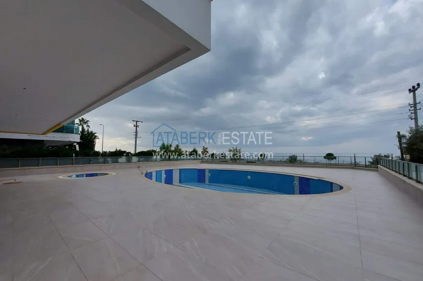 4+1 penthouse duplex in Alanya for citizenship and residence permit - the first coastal one, Kargicak district 7 