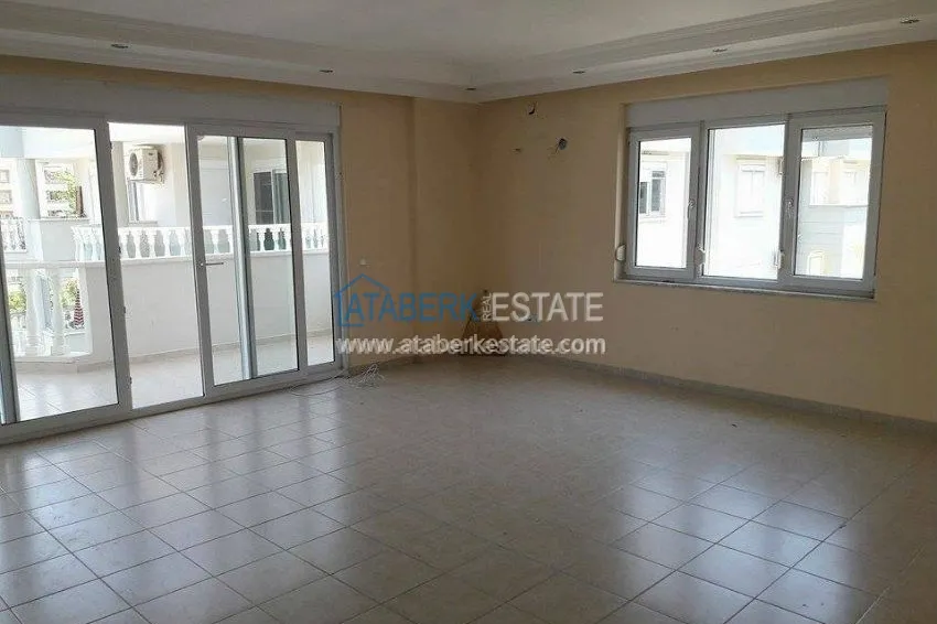 Purchase Duplex, which has an area of 200 sq. m., in Oba 4 