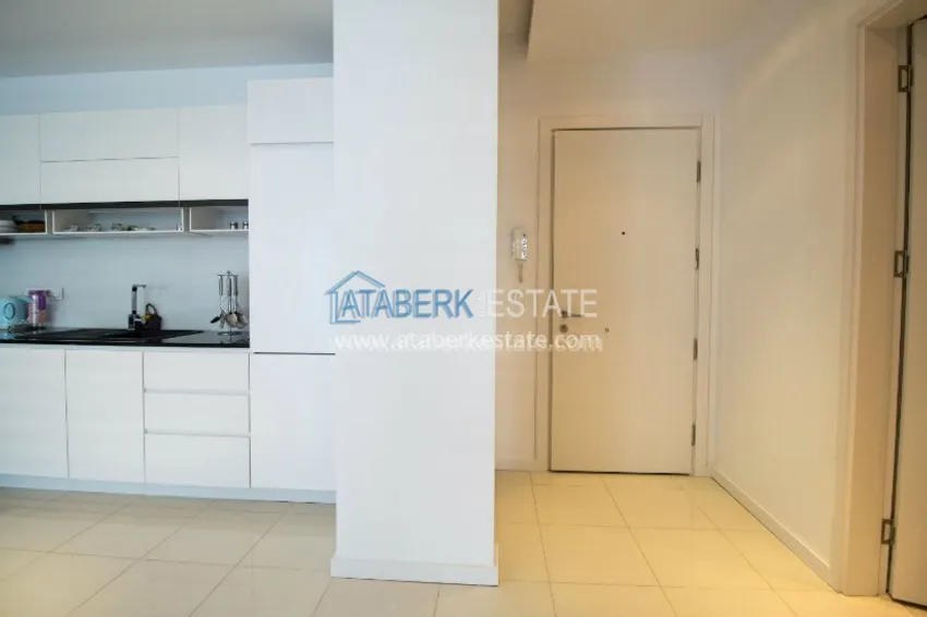 Purchase  1+1 apartment, located 50 meters from the sea in Oba center 2 