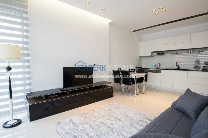 Purchase  1+1 apartment, located 50 meters from the sea in Oba center 4 