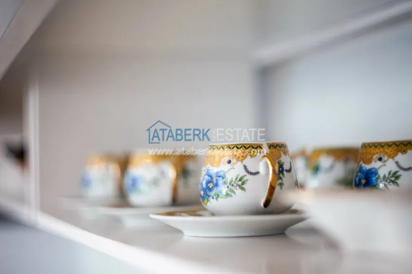 Purchase  1+1 apartment, located 50 meters from the sea in Oba center 6 