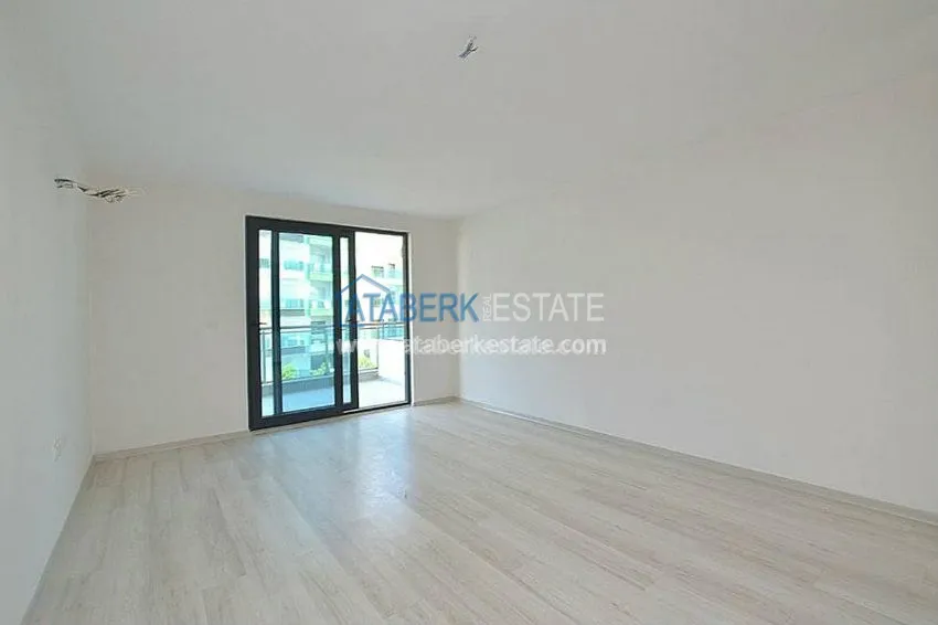 Purchase  One-bedroom apartment in a complex with an indoor pool in Kargicak 1 