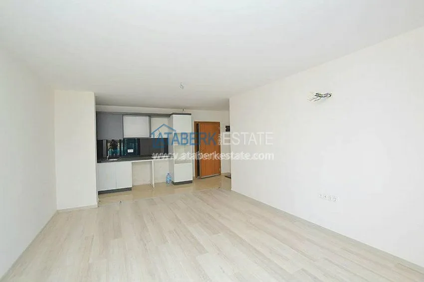 Purchase  One-bedroom apartment in a complex with an indoor pool in Kargicak 2 