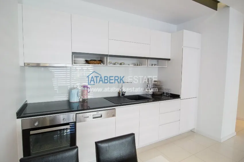 Purchase  1+1 apartment, located 50 meters from the sea in Oba center 11 