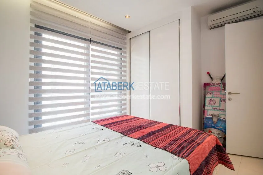 Purchase  1+1 apartment, located 50 meters from the sea in Oba center 13 