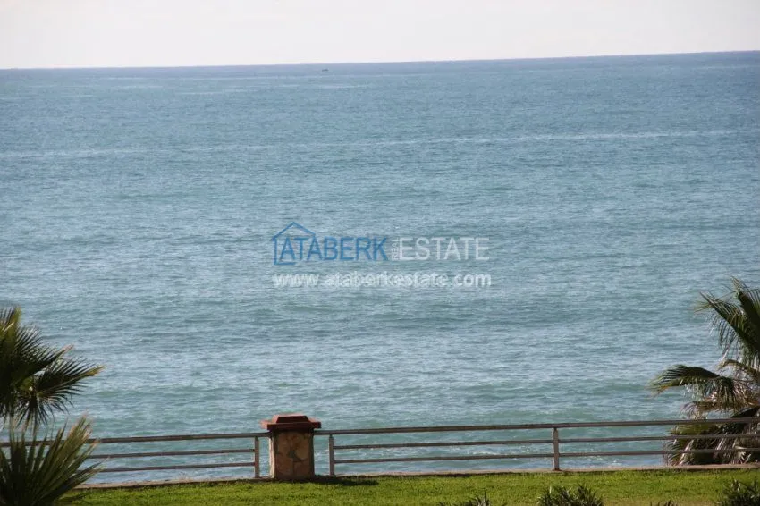 Purchase Furnished beachfront 2+1 apartment in Mahmutlar 16 
