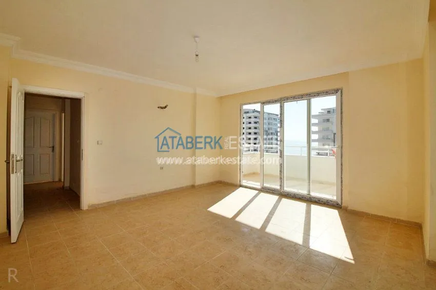 Purchase  Просторная квартира с двумя спальнями и отдельной кухней от собственника в Махмутларе. Всего 70 м до моря! 12 