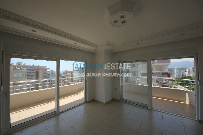 Purchase  Spacious 2+1 apartment in Mahmutlar 17 
