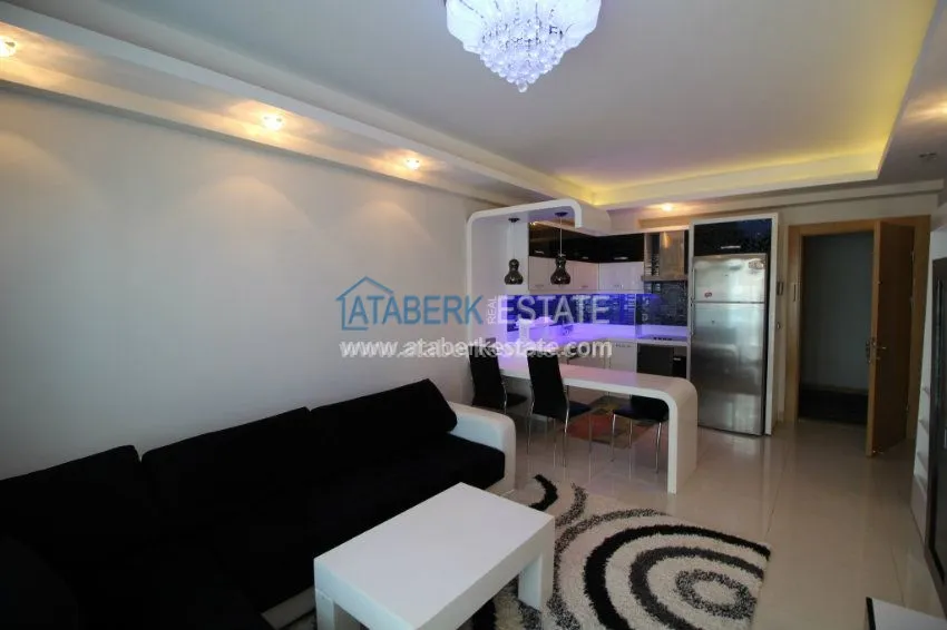 Purchase 1+1 apartment in a luxurious complex in Mahmutlar 4 