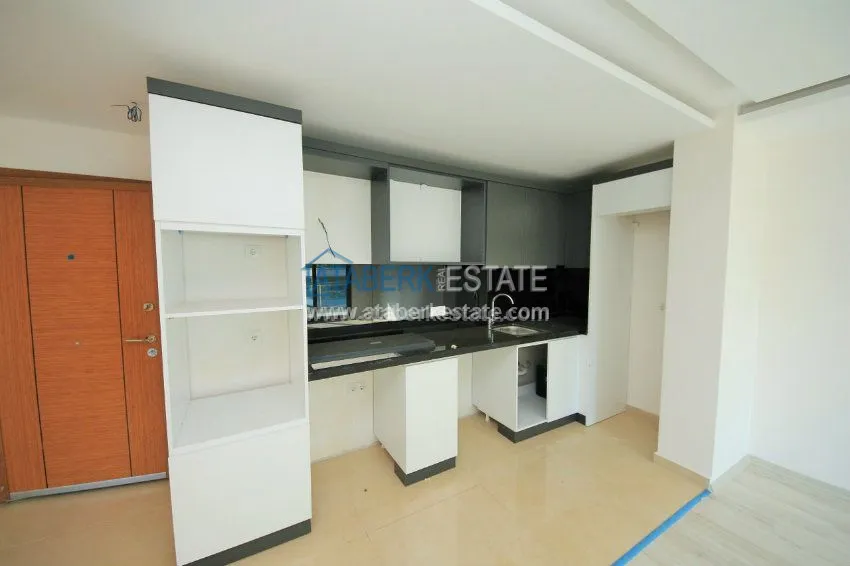 Purchase  One-bedroom apartment in a complex with an indoor pool in Kargicak 6 