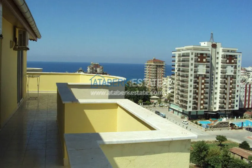 Purchase  Furnished penthouse with an area of 250 sq.m. in the center of Mahmutlar 14 
