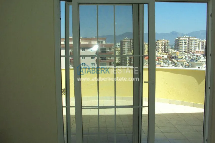 Purchase  Furnished penthouse with an area of 250 sq.m. in the center of Mahmutlar 19 