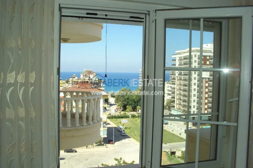 Purchase  Furnished penthouse with an area of 250 sq.m. in the center of Mahmutlar 30 
