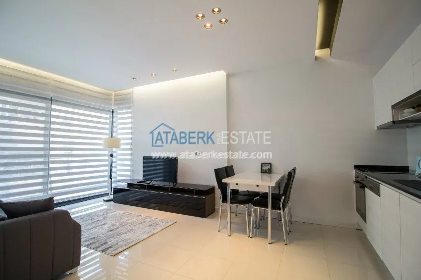 Purchase  1+1 apartment, located 50 meters from the sea in Oba center 17 