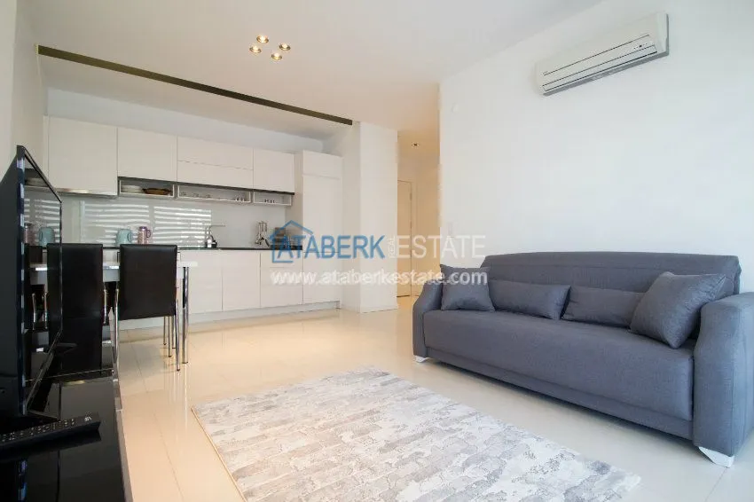 Purchase  1+1 apartment, located 50 meters from the sea in Oba center 19 
