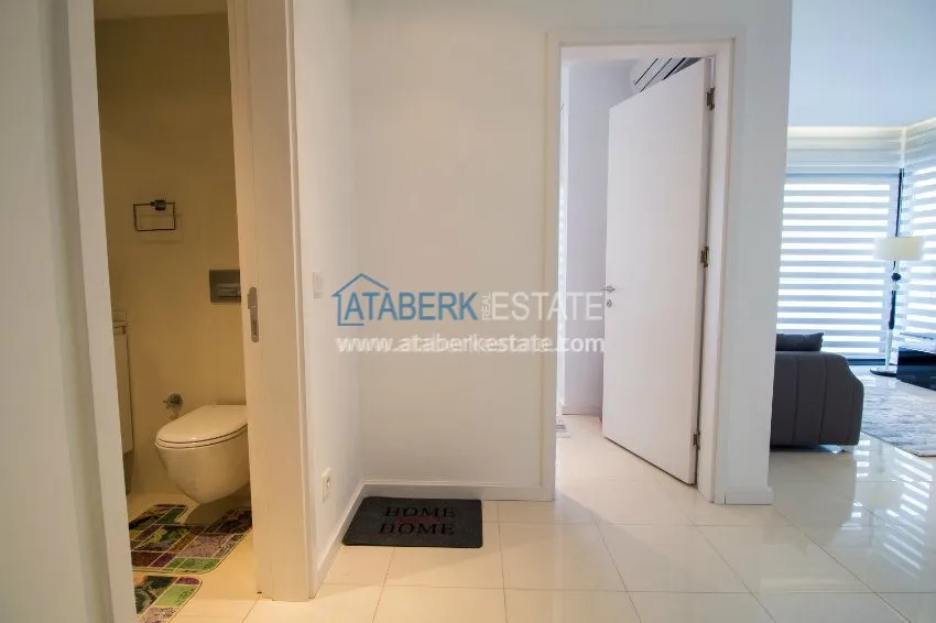 Purchase  1+1 apartment, located 50 meters from the sea in Oba center 20 
