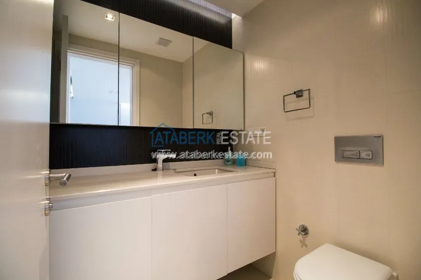 Purchase  1+1 apartment, located 50 meters from the sea in Oba center 25 