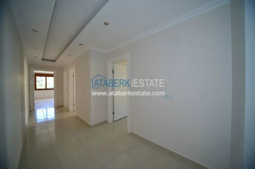 Purchase  Большая четырехкомнатная квартира 150 кв м. 3 