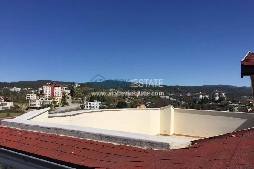 В районе Авсалар 3+1 дуплекс с камином и сауной. 4 