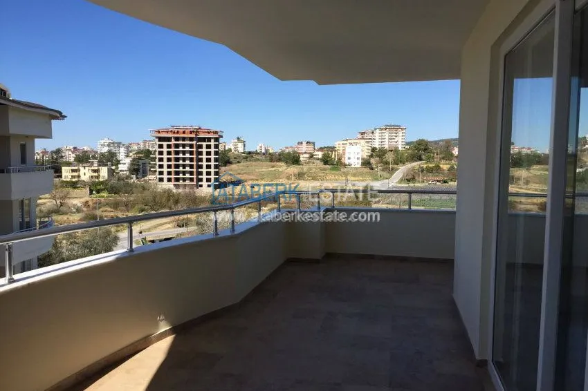 В районе Авсалар 3+1 дуплекс с камином и сауной. 8 