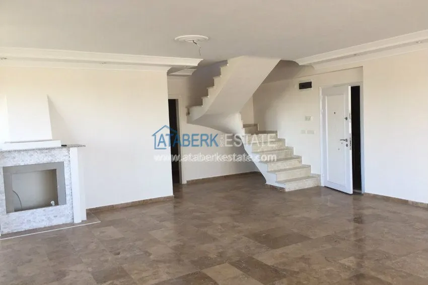 В районе Авсалар 3+1 дуплекс с камином и сауной. 9 