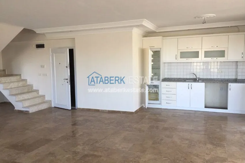 В районе Авсалар 3+1 дуплекс с камином и сауной. 17 