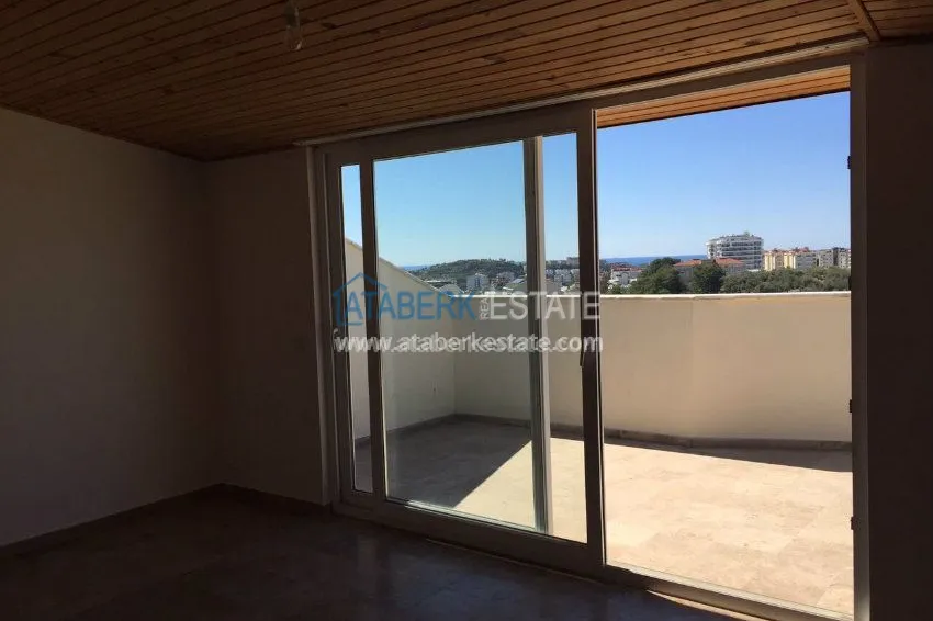 В районе Авсалар 3+1 дуплекс с камином и сауной. 27 