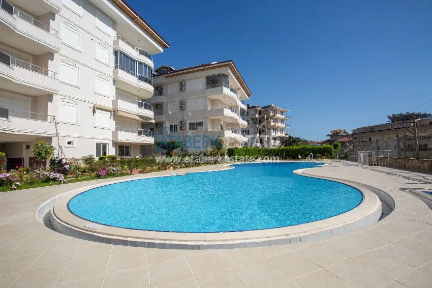 Четырехкомнатная квартира с отдельной кухней в европейском районе Оба 4 