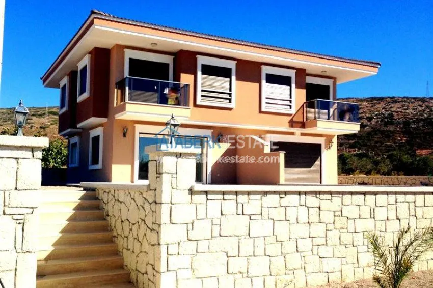 Двухэтажный дом с видом на море в Чифтликёе 1 